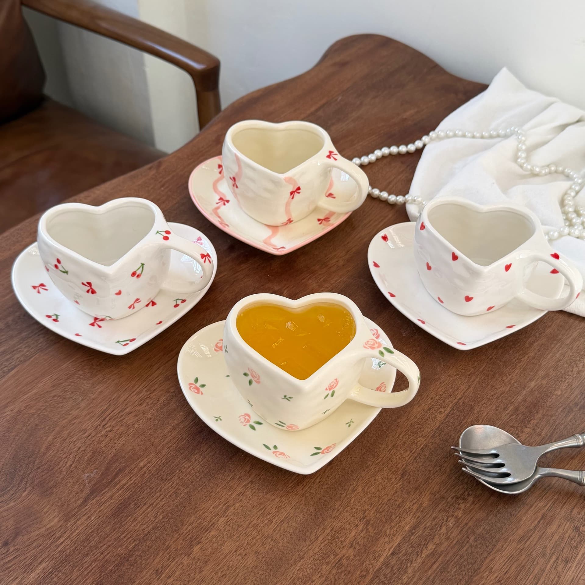 Korean ins style hand-painted love ceramic cup and saucer hand-shaped irregular heart-shaped coffee cup and saucer afternoon tea cup and saucer