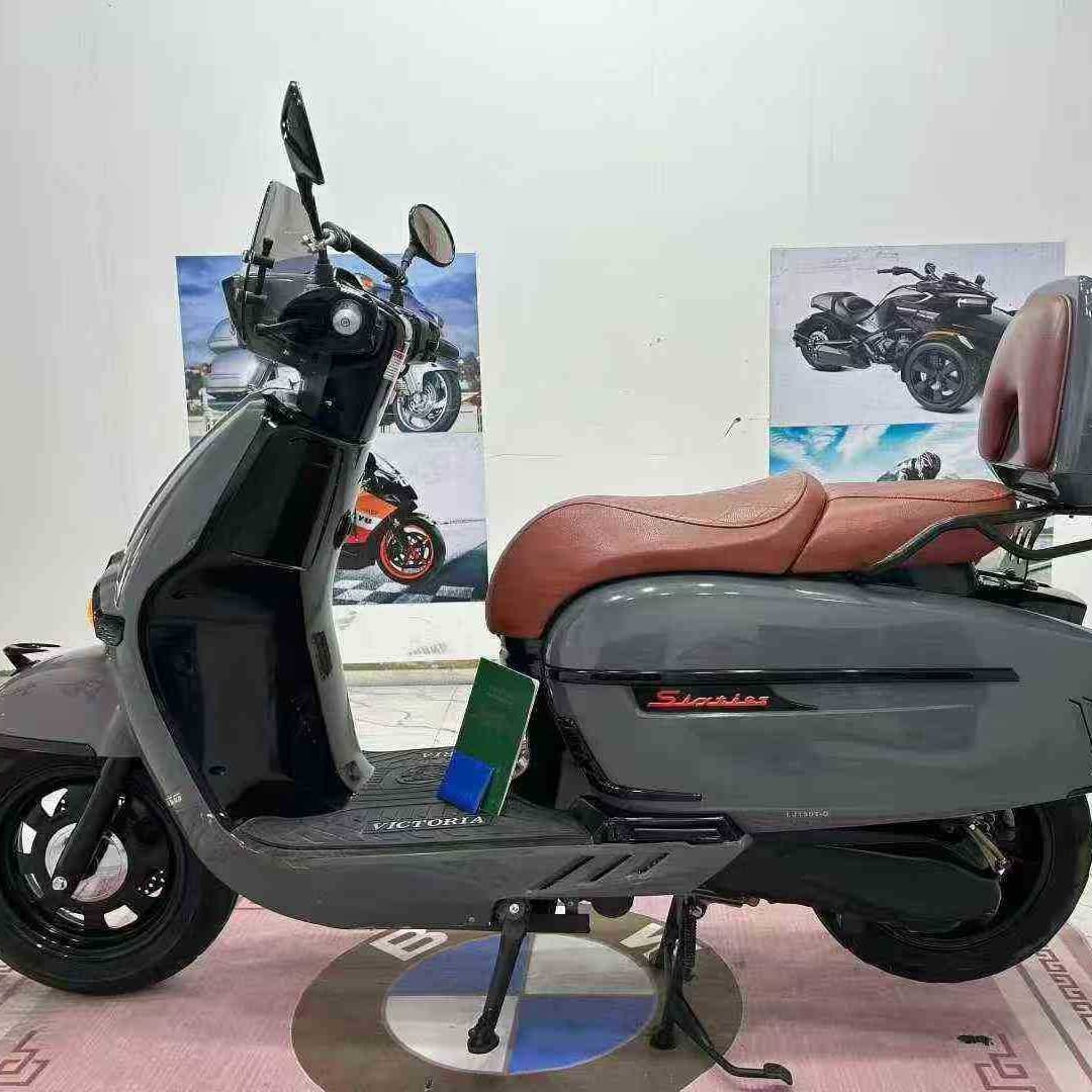 Victoria 150 Dushi Fashion Retro Scooter National IV EFI Cement Gray Color Fuel Scooter