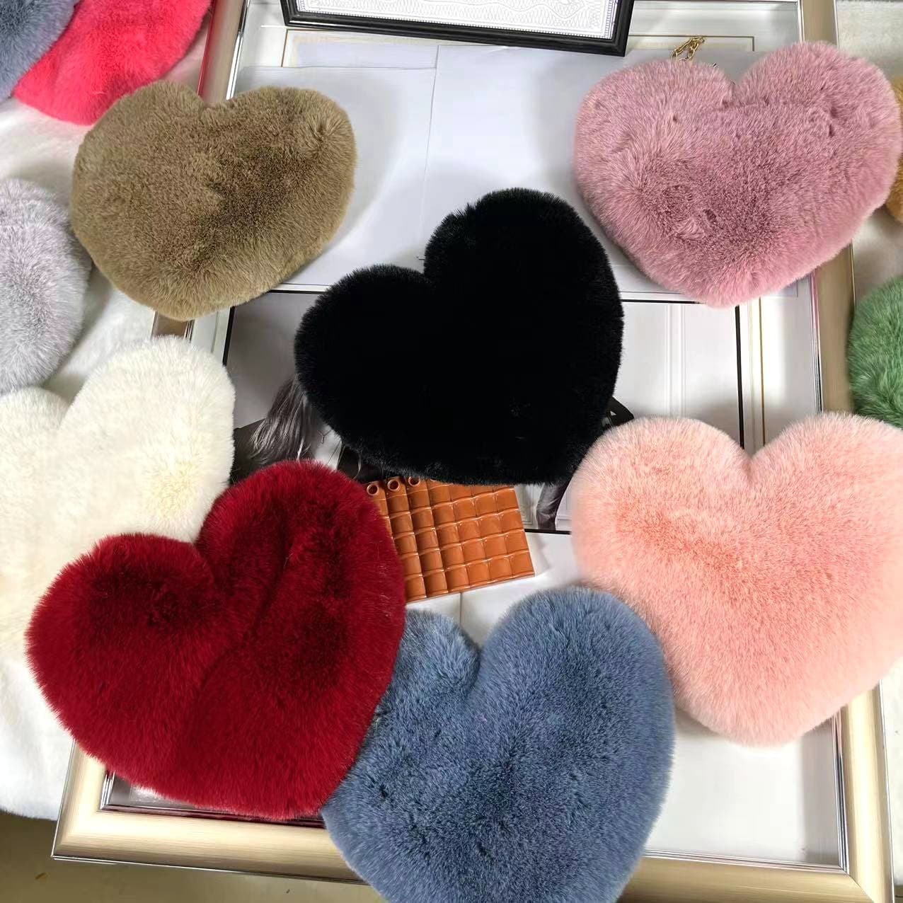 Cute New Heart-shaped Plush Peach Heart Bag Versatile Women's Crossbody Bag Phone Chain Small Ladies Fashion Accessory