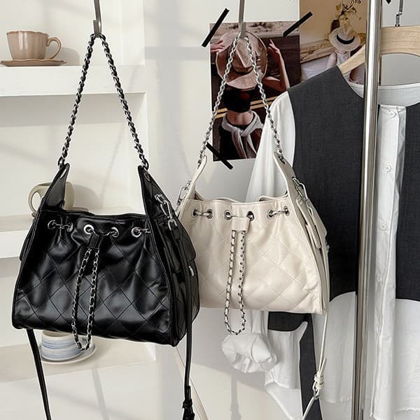 Women's Chanel-Style Quilted Chain Tote Bag 2026 New Drawstring Bucket Bag Large Capacity Commuter Shoulder Crossbody Bag