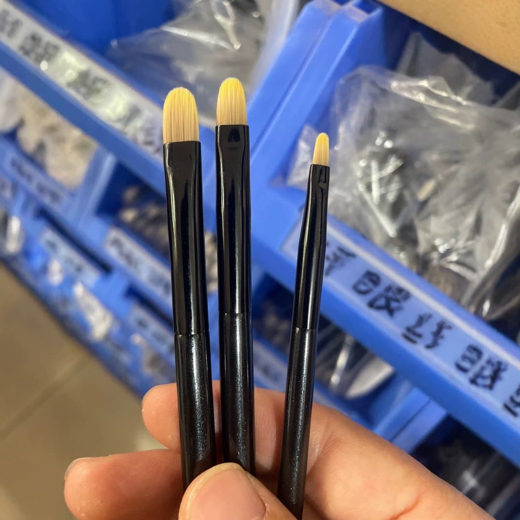 Y18 Flat Head Concealer Brush Seamlessly Covers Dark Circles, Tear Troughs, Nasolabial Folds, Tongue-Shaped Details, Cangzhou Makeup Brush
