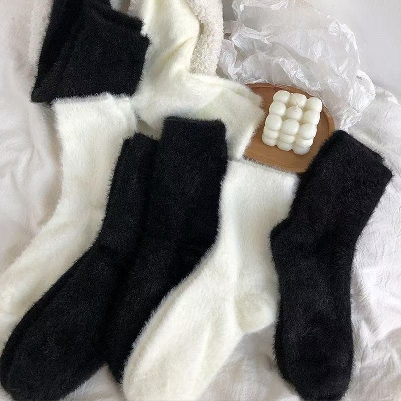 Autumn/Winter Simple Black and White Plush Socks Thick Women's Socks Mink Fleece Mid-Calf Socks Home Warm Versatile Furry Socks