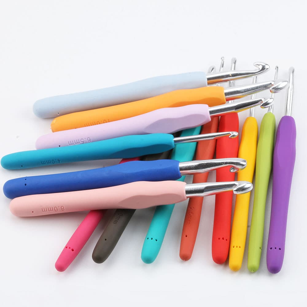 Manufacturer high-end TPR color soft handle crochet hook sweater wool scarf DIY knitting tools aluminum crochet hook diy batch