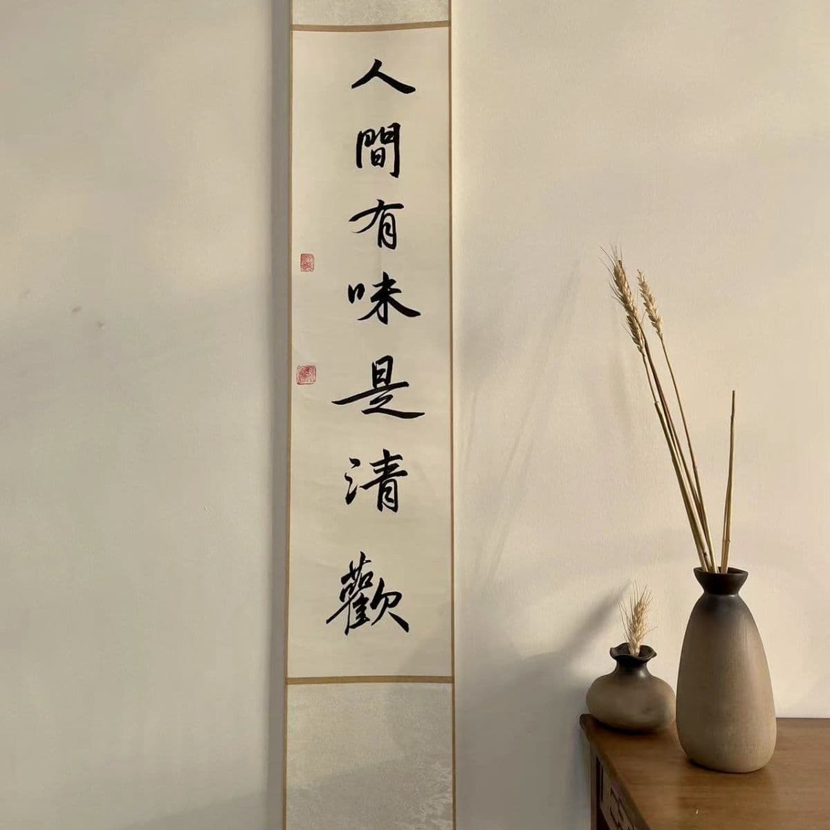 Zen-inspired calligraphy wall hangings, handwritten tea room scrolls, vertical scrolls for living rooms and studies, factory cross-border wholesale.