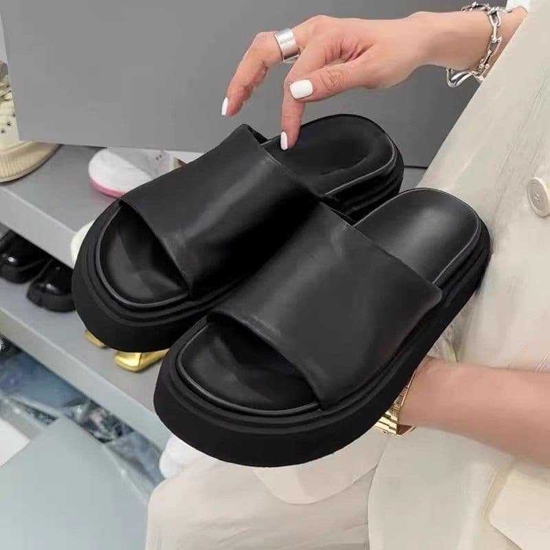 Flat thick sole non-slip elevated slippers versatile casual new outdoor slippers for women summer comfortable open-toe lightweight 2026