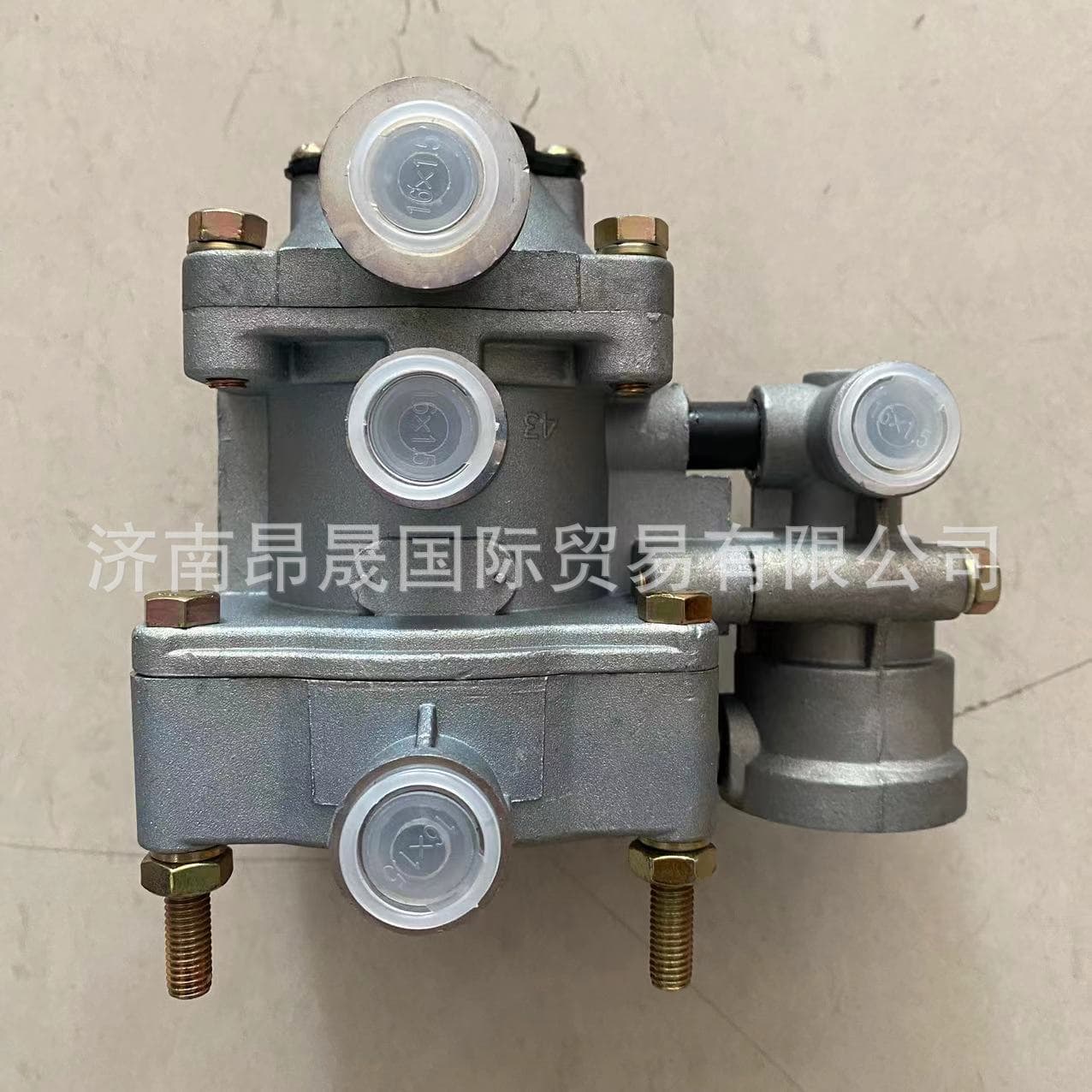 Supply Heavy Truck HOWO T7H Sinotruk C7H Trailer Control Valve CW727946-0001 Parts Wholesale