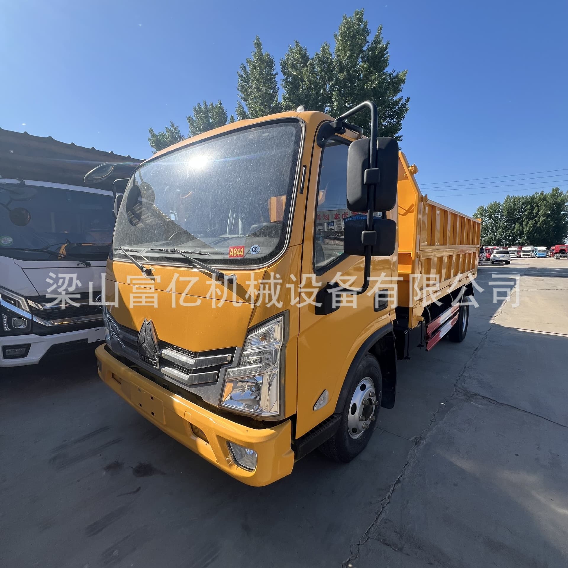 Export 6 Cubic Meter Small Multi-Purpose Truck 4X2 Howo Dump Truck Stock, Box Truck Export Model