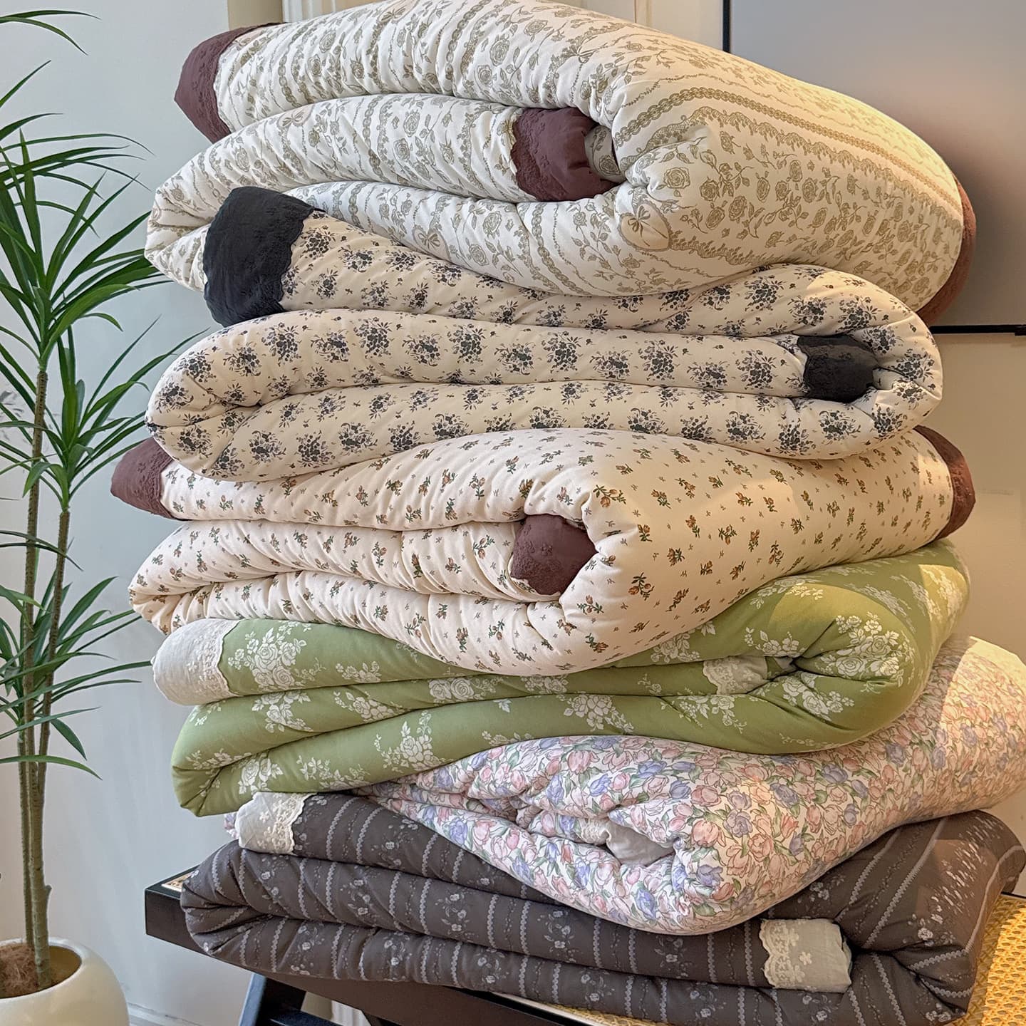 New French retro lace style knitted cotton spring-autumn quilt, machine washable Korean pastoral floral print thick autumn-winter duvet insert.