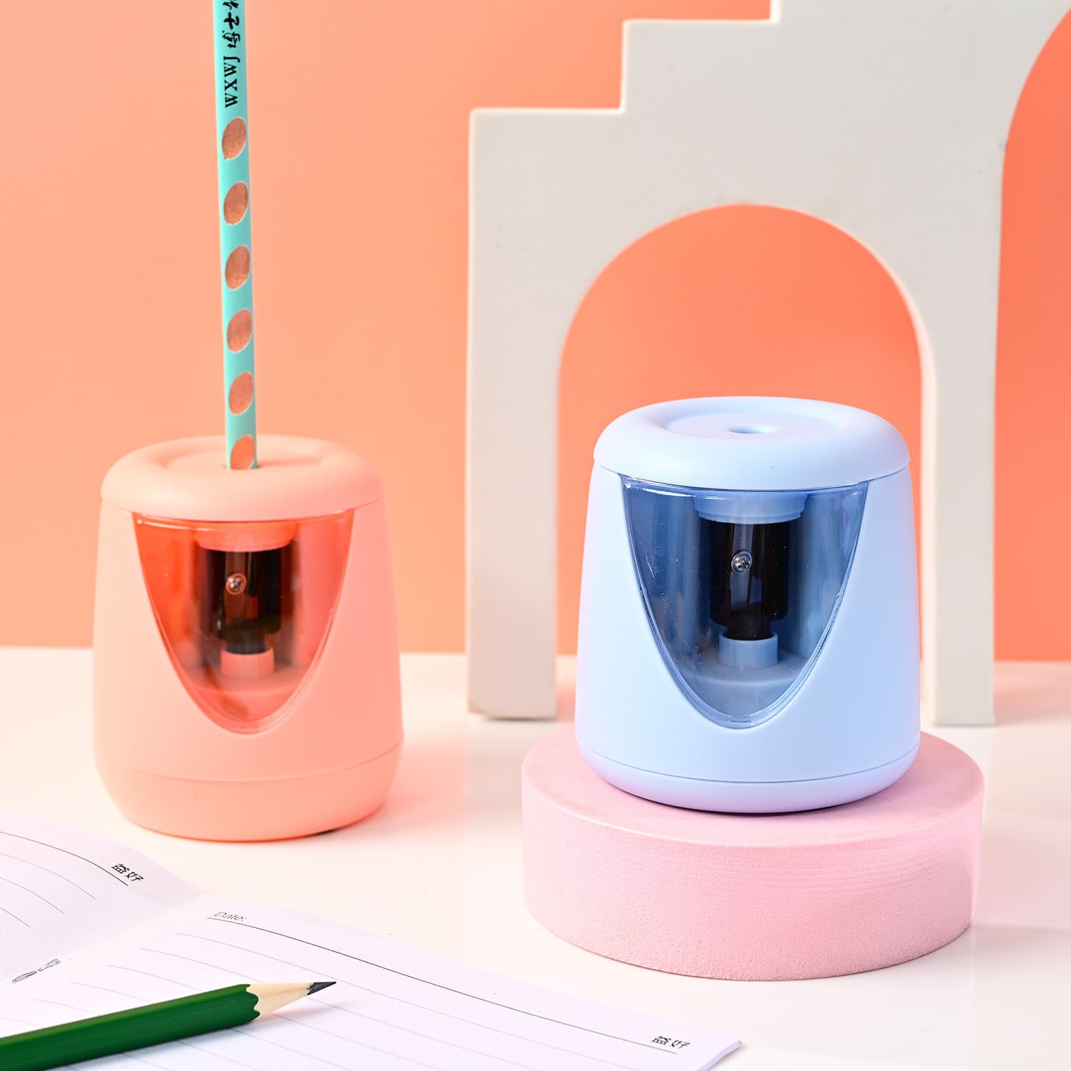 Children's primary school students' electric pencil sharpener, fully automatic pencil sharpener, pencil sharpener, colored lead pencil sharpener, rechargeable three-piece set