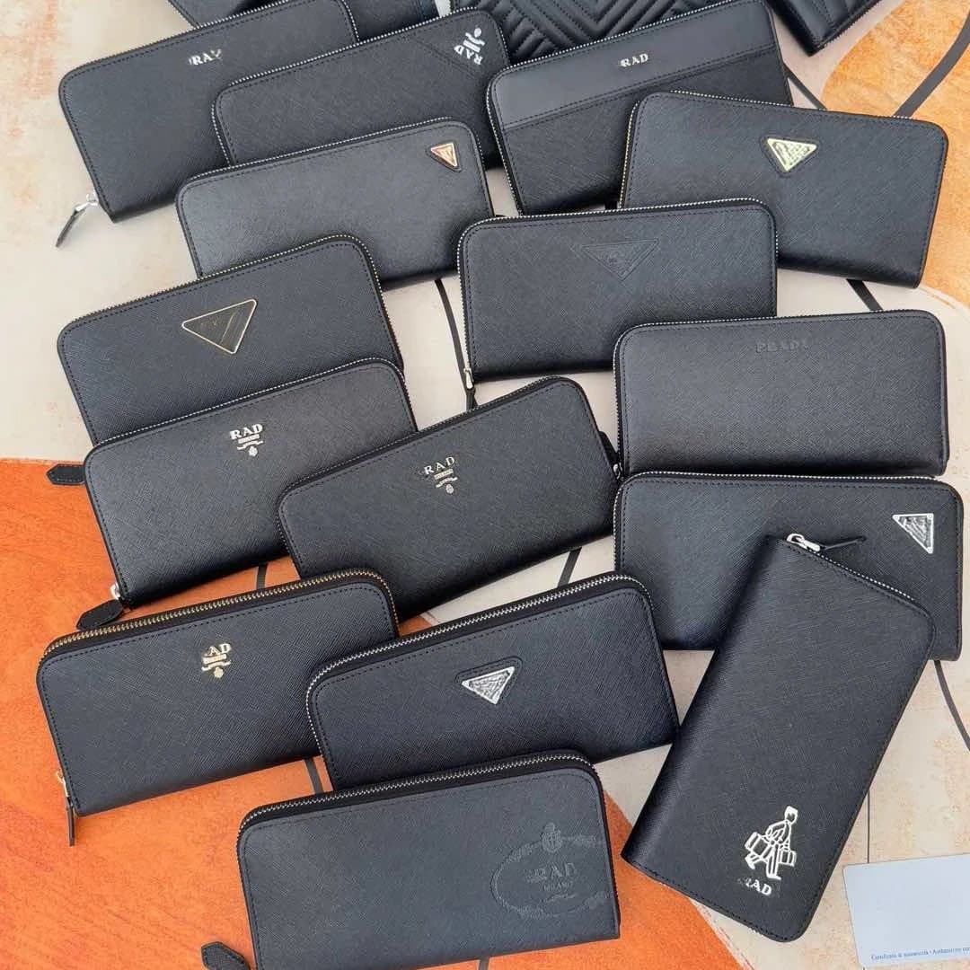 Classic Small Single-Zip Wallet with Cross-Grain Texture for Men