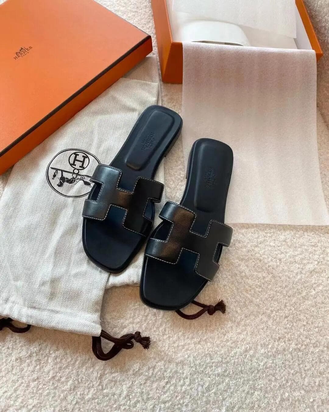 2026 New Fashion Sheepskin Flat Sandals for Women Summer Casual One-Strap Slippers Outdoor Wear