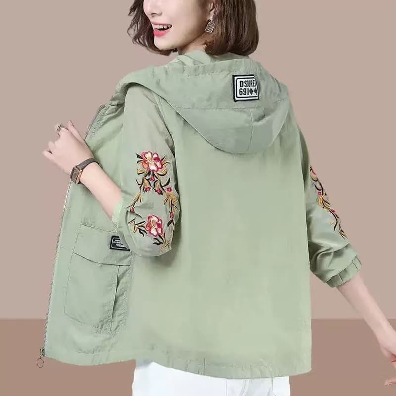 Embroidered Summer Sun Protection Jacket for Middle-aged Women, New Summer Style, UV Protection, Long Sleeve, Thin, Hooded, Short Coat, Fashionable