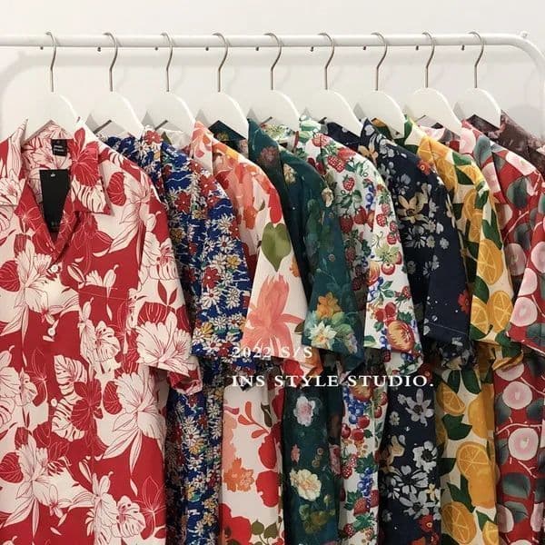 Hong Kong style retro 12vitage floral short-sleeved Thai Hawaiian style design, cool and loose fit, unisex.