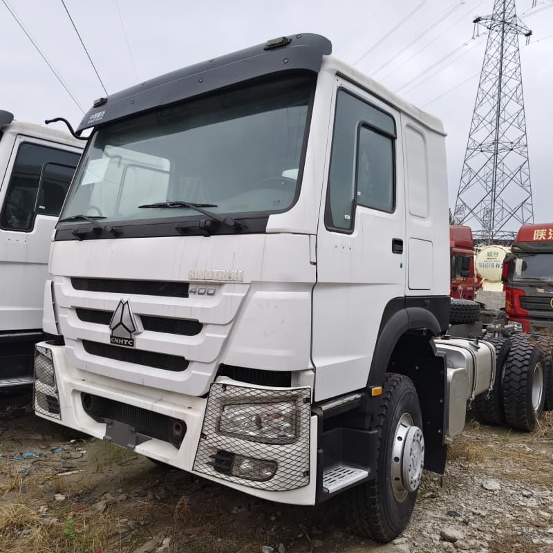 Used Howo tractor units for cross-border export to Africa, 10-wheel transport trucks.