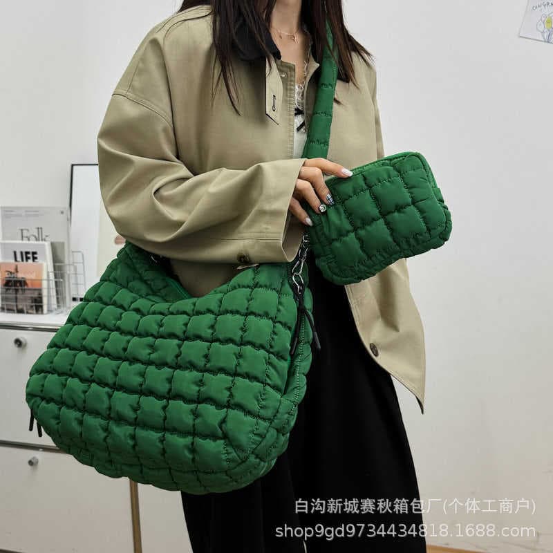 Cross-border wholesale explosion pleated cloud bag fashion shoulder portable dumpling bag large capacity down cotton armpit women's bag