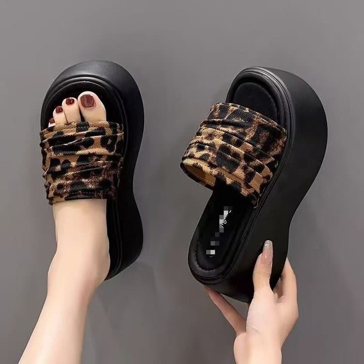 Trendy French Thick Sole Flip Flops Women Summer Outdoor 2026 New Style to Match Dresses Platform Vacation Beach Sandals