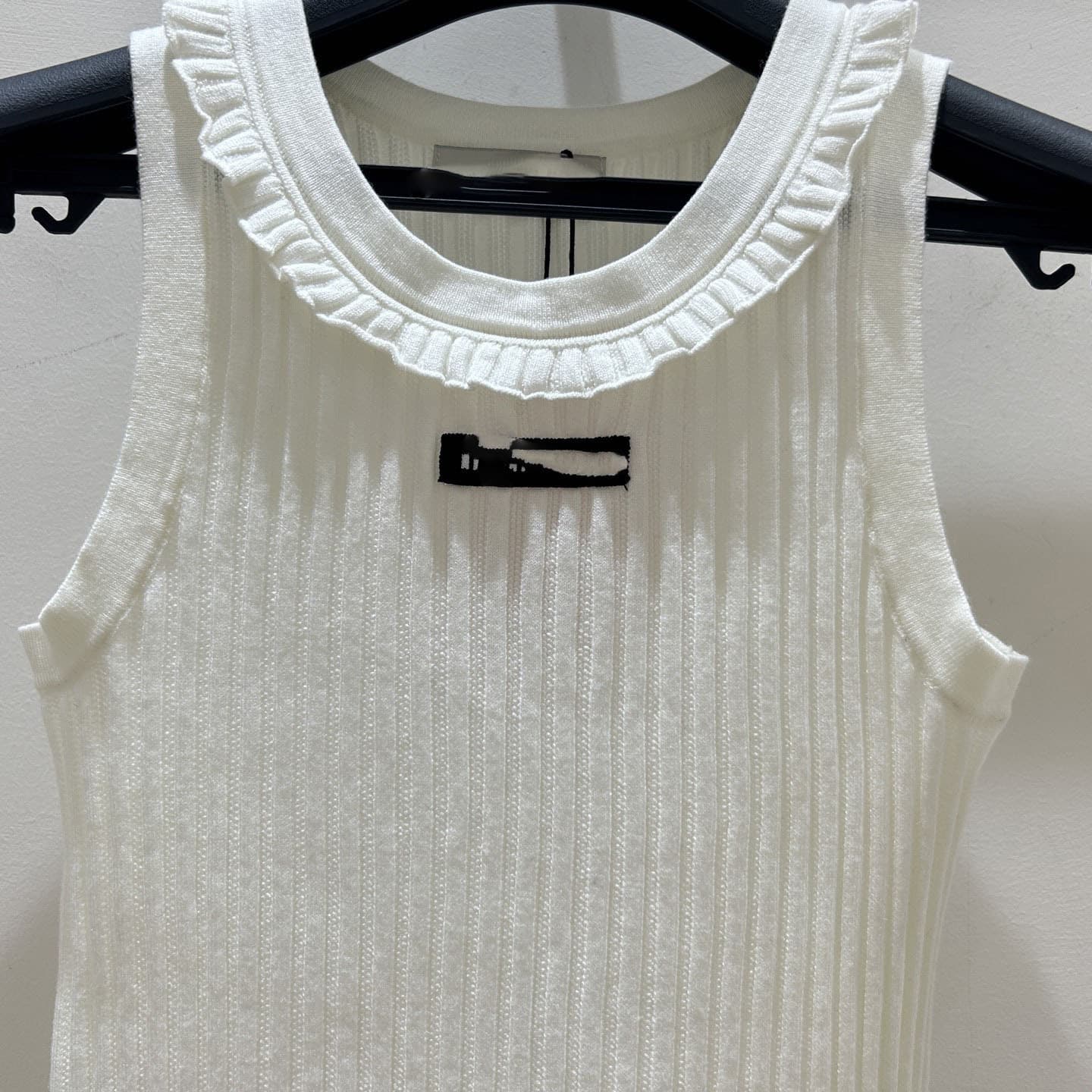 Nanyou High-End 26 Spring/Summer New Knit Vest with Ruffled Neckline, Stretchy Slimming Top in Stock