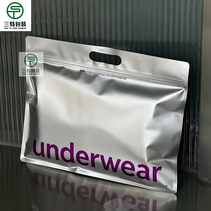 Hot-Selling Custom Printed Matte Aluminum Foil Tote Bags, Sportswear Garment Self-Sealing Bone Strip Bags, High-End Clothing Shopping Bags