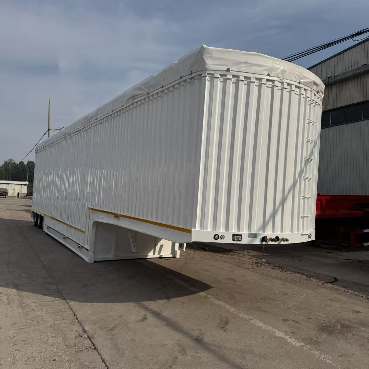 Supply 13.75 lowbed semi-trailer container wing van semi-trailer fly ash tanker large transport trailer