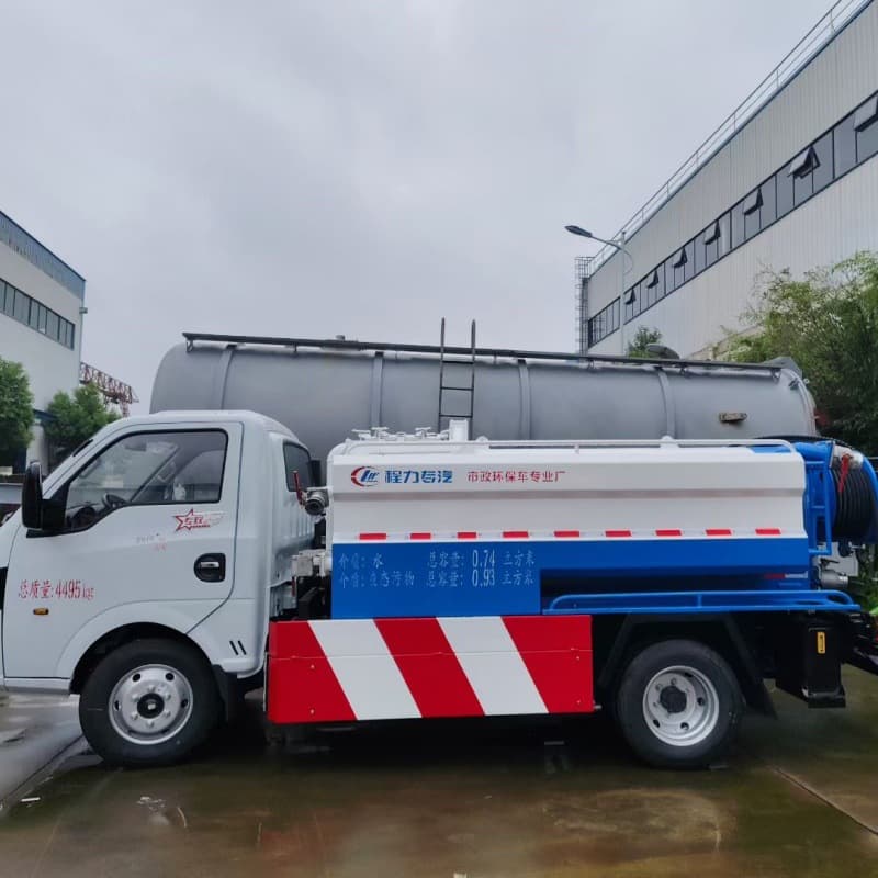 5 cubic meter blue-plate sewage suction truck, JAC sewage suction truck, National VI emission standard municipal sanitation sewage suction truck, large-scale livestock farm sewage suction truck.