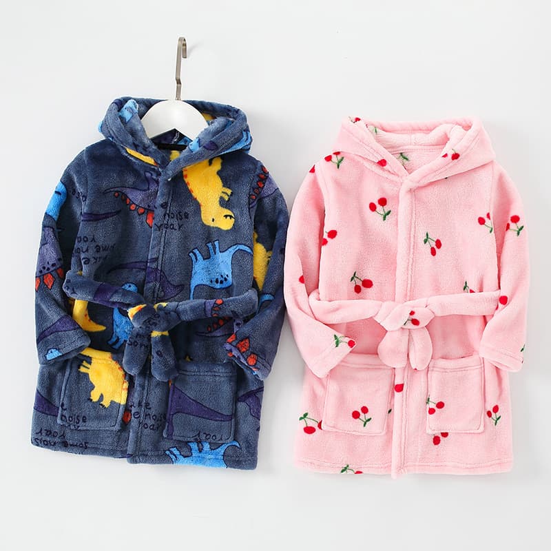 Children's flannel printed bathrobes for boys and girls, hooded home clothes, children's autumn and winter pajamas, warm bath towels, children's clothing