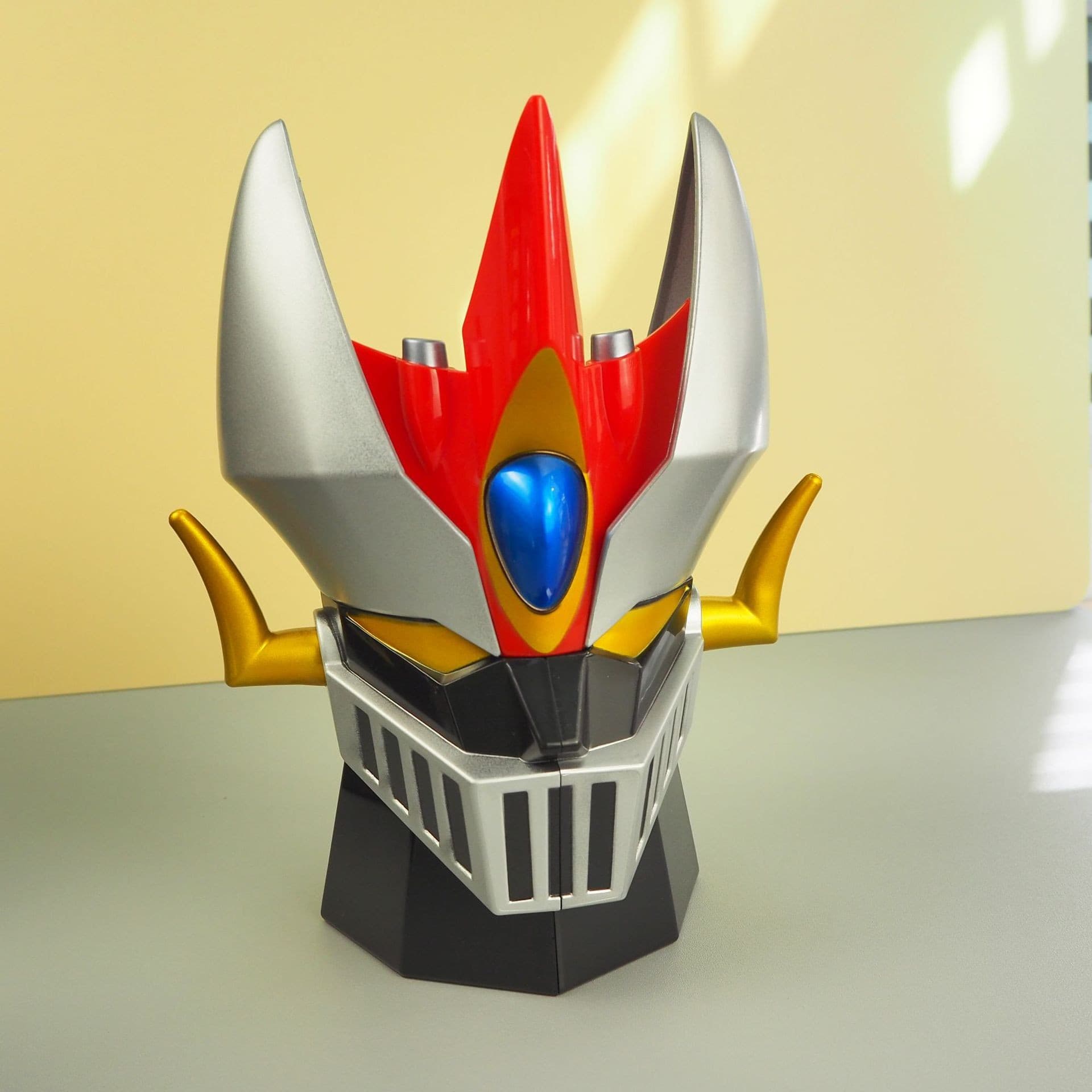 Omnipotent Man Creative Cartoon Animation Gundam Optimus Prime Three-dimensional Stainless Steel Water Cup Bumblebee Coffee Cup Mug