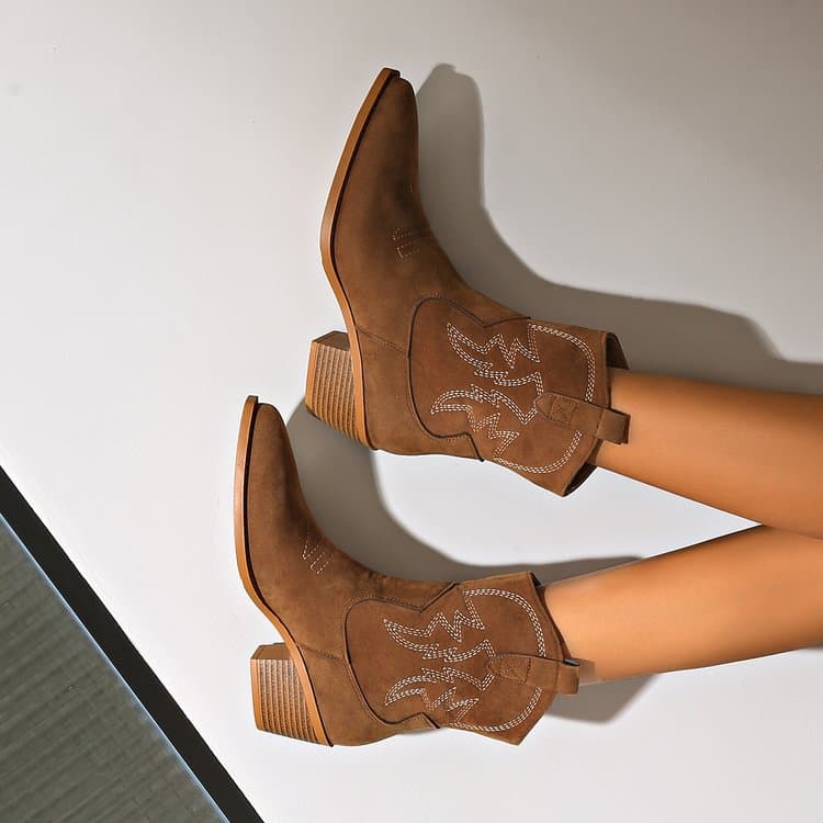 Cross-border foreign trade European and American large size women's boots retro embroidered western cowboy boots autumn and winter thick heel round toe mid-calf knight boots