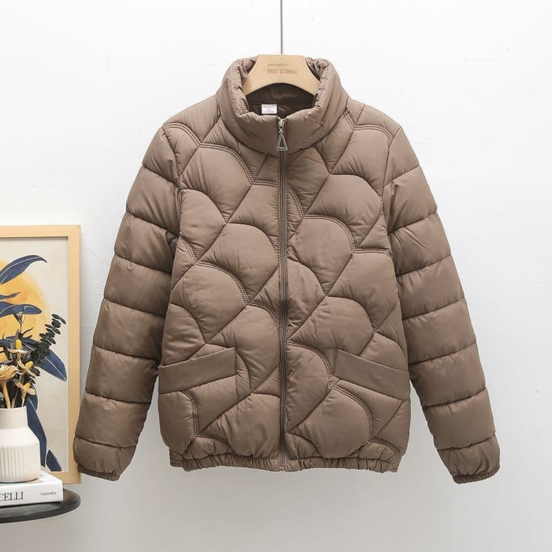 Women's down-filled cotton-padded coat for autumn and winter, plus size, slimming, short style, suitable for women in their 40s and 50s.