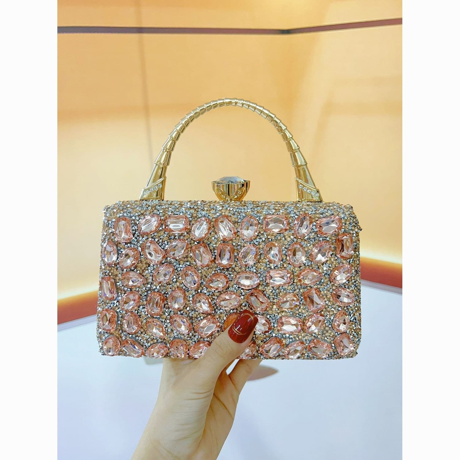 Luxury Chain Underarm Bag for Women Fashionable Design Niche Crossbody Shoulder Bag Small Square Handbag