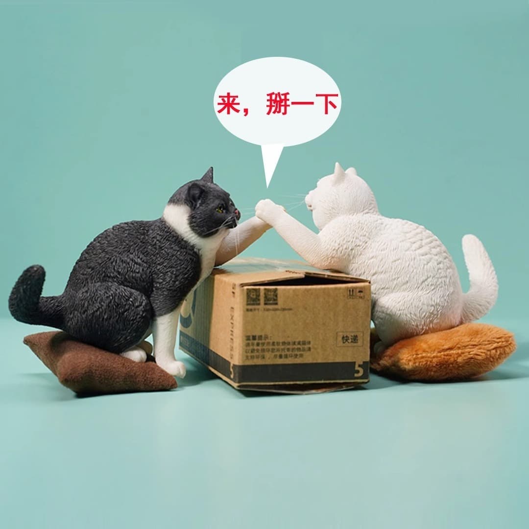 JXK 1/6 British Shorthair Cat Cute Beckoning Cat Pet Teaser Cat Arm-Wrestling Cat Ornament Handheld Peripherals