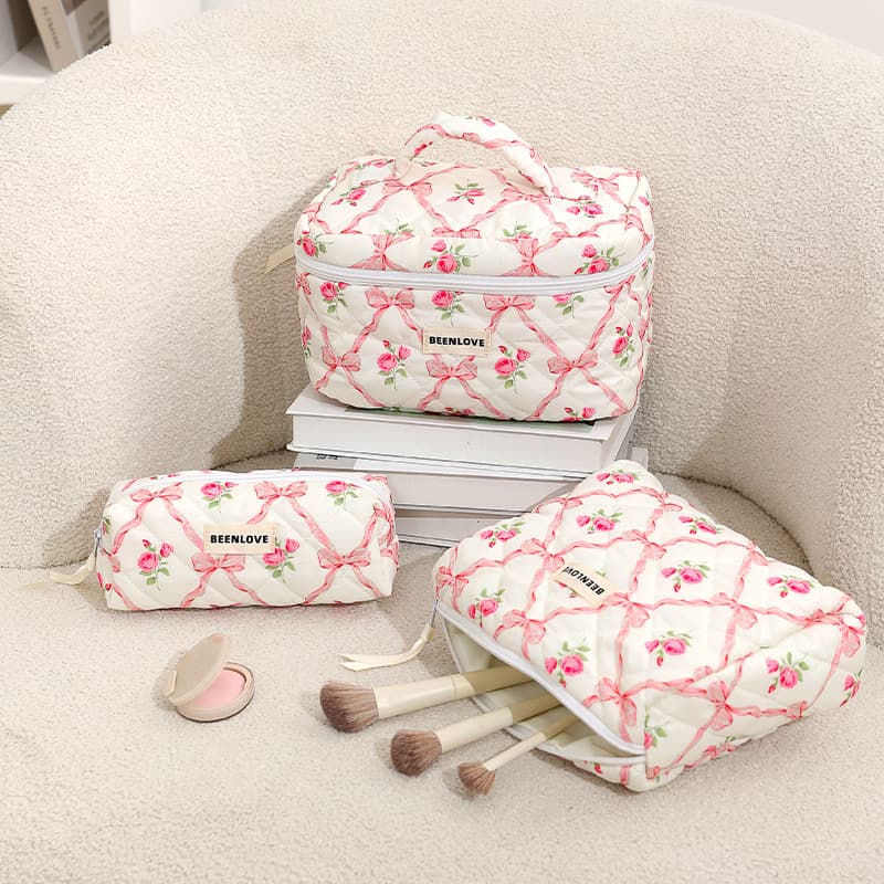 Runeve Butterfly Love Flower Large Capacity Fashion Quilted Makeup Bag Polyester Lining Fresh Sweet Style Daily Match