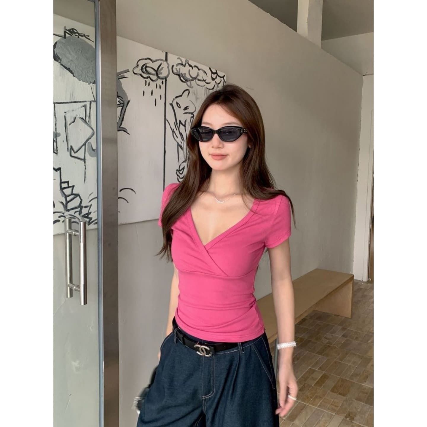 Rose Pink Slim Fit V-Neck Short Sleeve Women's Summer Crop Top, Trendy Off-Shoulder Short T-Shirt