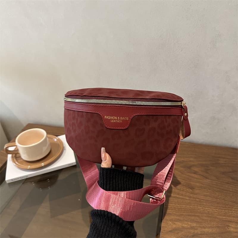 Cross-border popular textured chest bag for women 2026 new autumn and winter versatile retro leopard print wide shoulder strap single shoulder crossbody bag