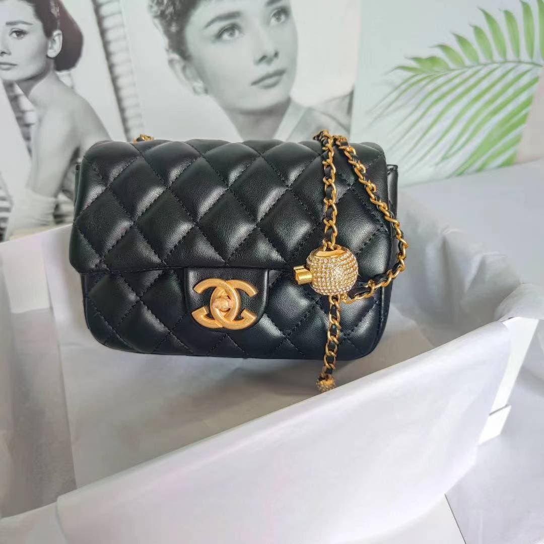 2026 New Fall/Winter Fashion Box Bag for Women, Chanel-Style Crossbody Chain Quilted Bag, Pet Bag Clip Bag