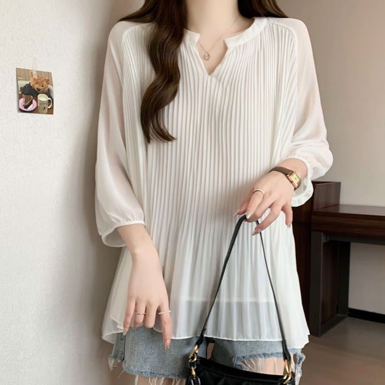 Texture pleated loose shirt, simple V-neck three-quarter puff sleeves, smooth and breathable large size commuter chiffon shirt top