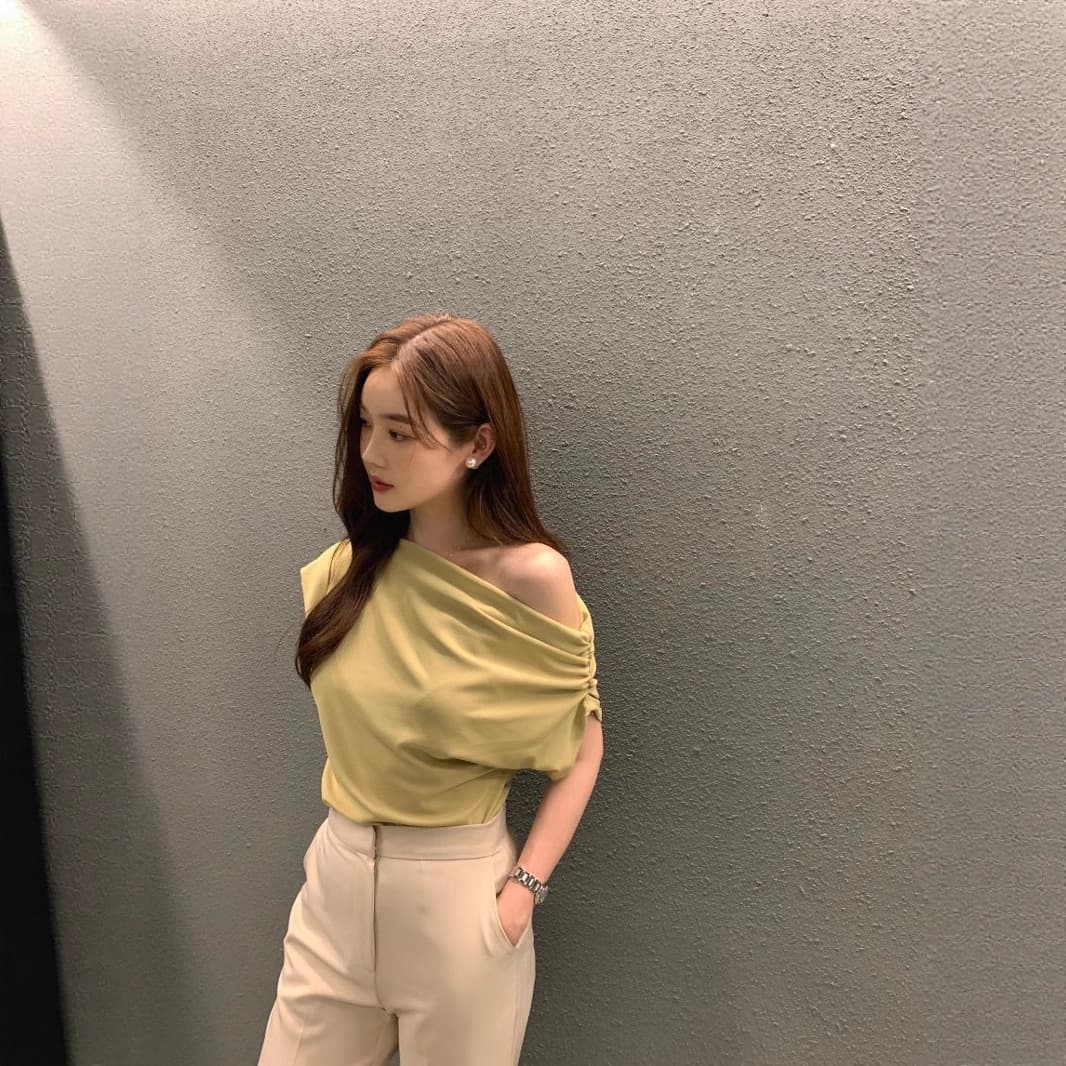 French Style Asymmetric Off-Shoulder Short Sleeve T-Shirt for Women, Summer Design Slim Fit Bodycon Short Top