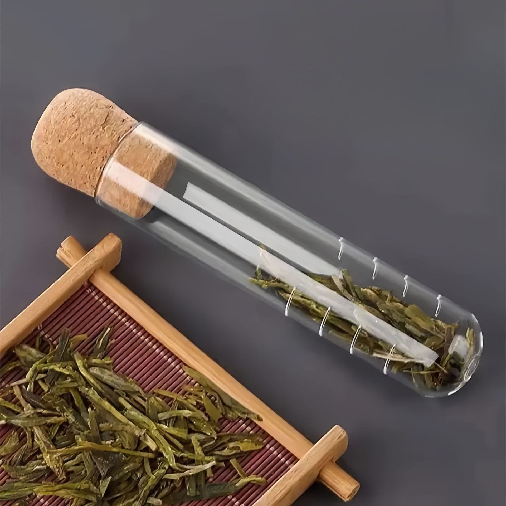 Creative tea strainer with glass test tube for separating tea and water, a lazy person's tea brewing tool, an office tea set accessory.