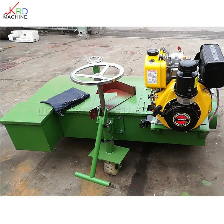 Ride-on Gasoline Grass Combing Machine, Campus Track Brush and Cleaning Equipment, Integrated Lawn Combing and Sand Filling Machine