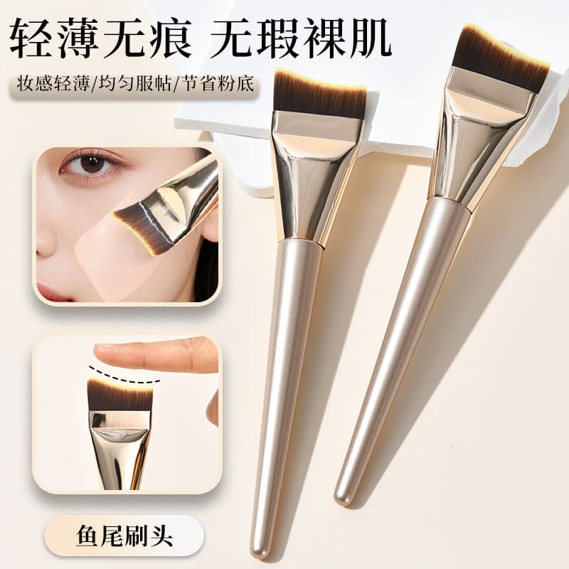 Fishtail Foundation Makeup Brush, Curved Powder-Free Mask Brush, Light and Convenient, Super Soft Makeup Application Without Leaving Traces, Beauty Tool