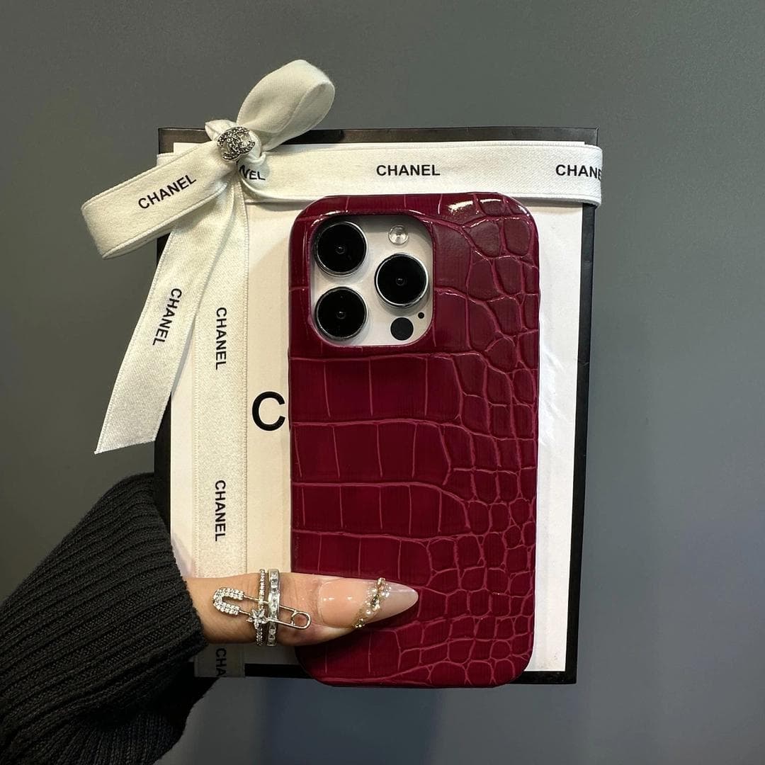 Burgundy crocodile pattern iPhone17promax mobile phone case Apple 15 new 14 niche 13 sets 12PM suitable