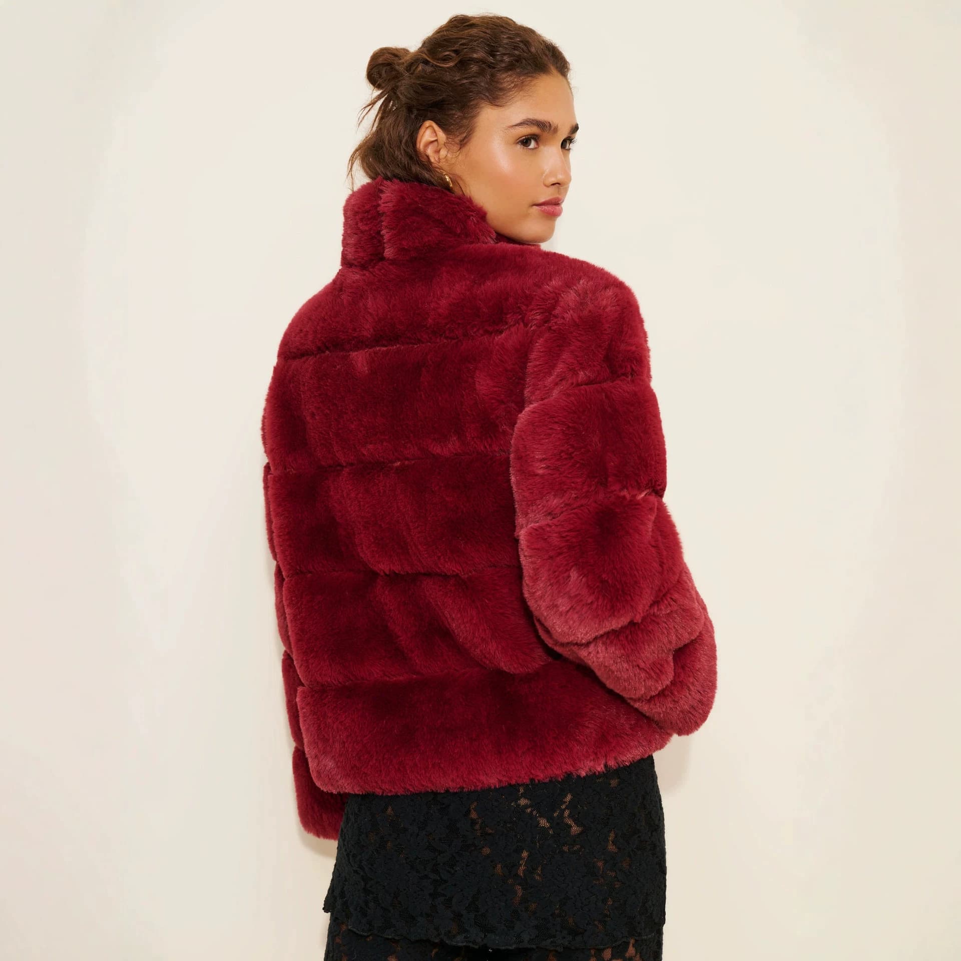 European and American style luxury faux fur short jacket for women, stand-up collar, horizontal quilted design, loose fit, slimming, textured warm jacket