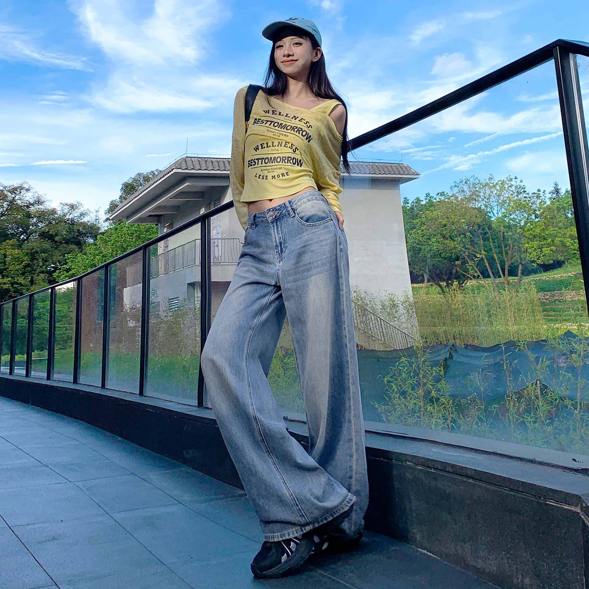 Early Autumn [Grunge Style] Vintage Washed Loose Fit Jeans for Women, Fashionable Versatile Age-Defying High-Waist Wide Leg