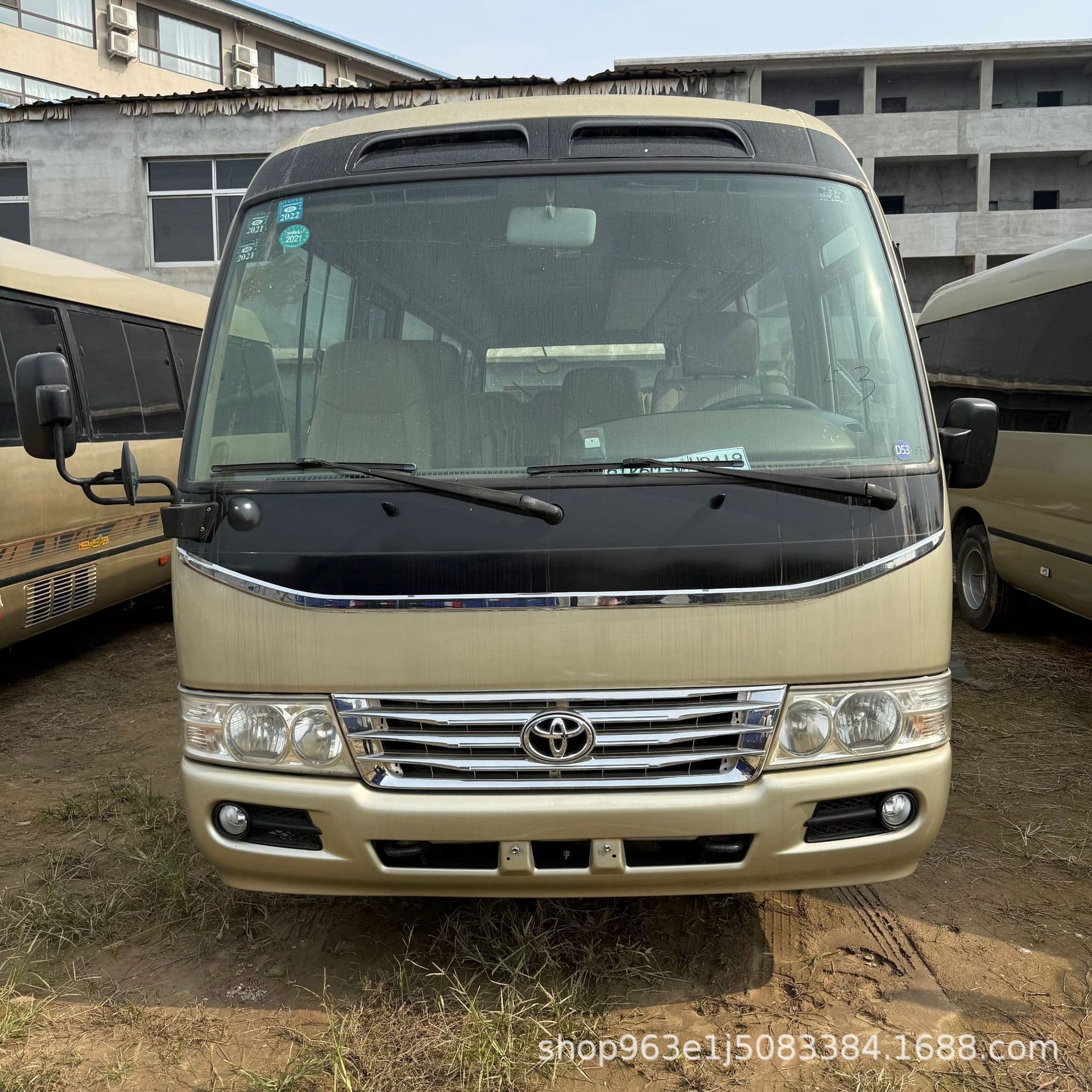 Export Used 20-Person Coaster Comfortable Driver Cabin Luxury Passenger Cabin Automatic Door with License