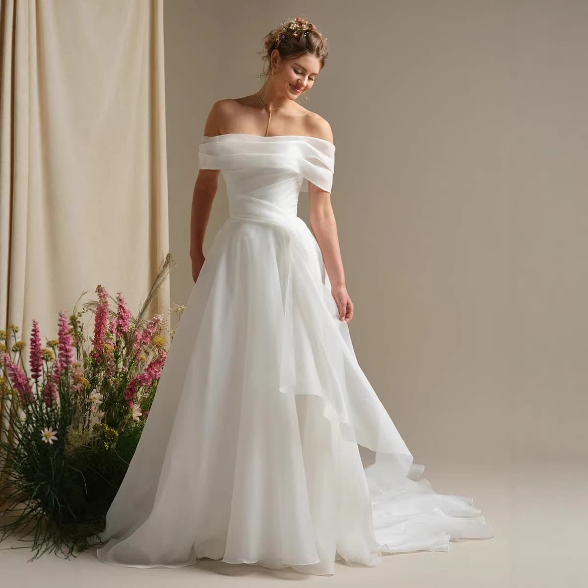 2026 New French Style Light Wedding Dress One-Shoulder Simple Slimming High-End Travel Photo Train Dreamy Fairy Puffy Skirt