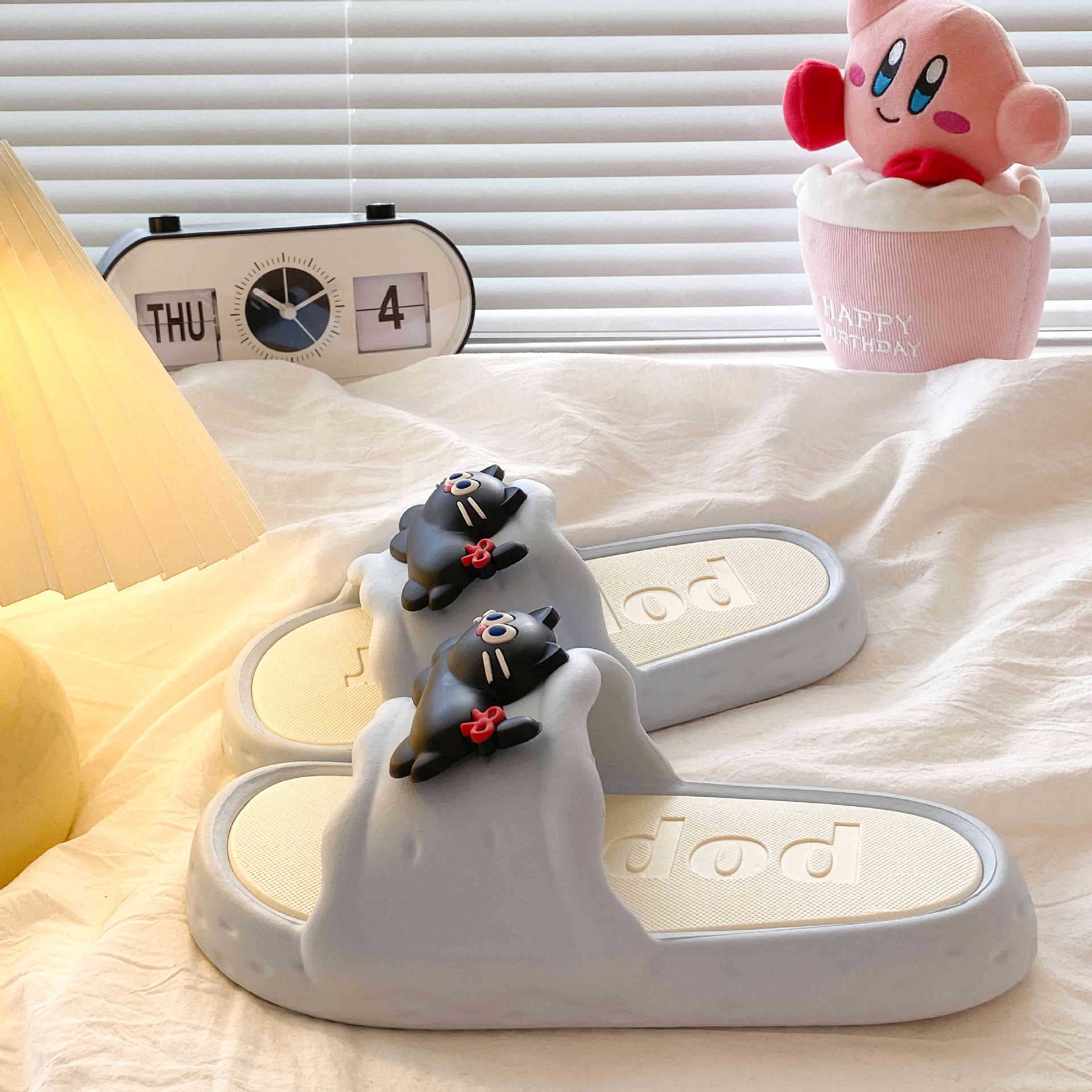Comfortable and cute anti-slip EVA slide sandals for female students, summer dormitory wear, with a charming black cat design, lightweight and durable.