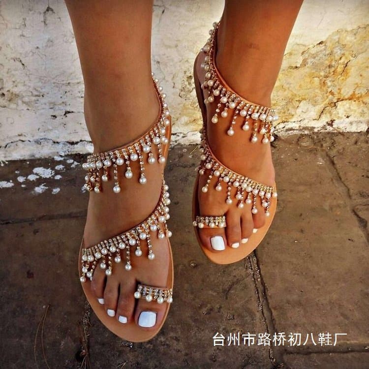 Cross-border Stock Women's Flat Sandals 2022 European and American Style Toe-Loop Pearl Tassel Open Toe Large Size Wholesale