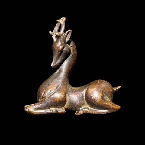 Antique solid lying deer ornaments, retro copper tea pet, paperweight, study supplies, home decoration desktop ornaments