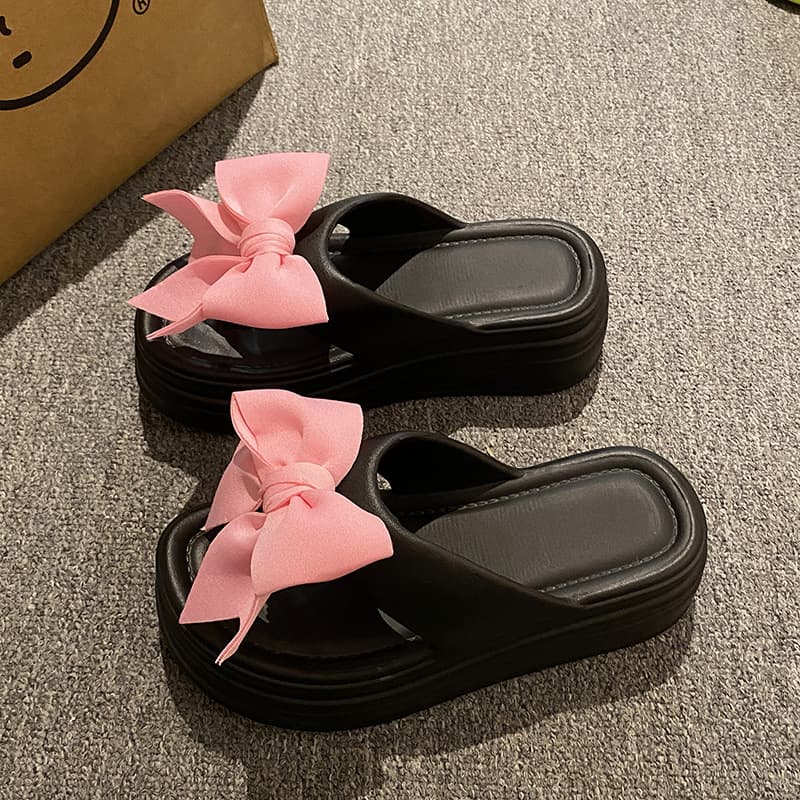 2025 New Popular Summer Super Hot Sandals for Women to Wear Outside, Fashionable Thick Soles and Matching Skirts, Seaside Beach Shoes