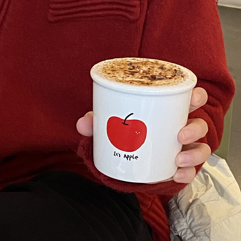 Niche Handmade Red Apple Coffee Cup, Simple Hand-Painted Ceramic Flip-Top Mug, Water Cup, Couple's Gift, 350ml
