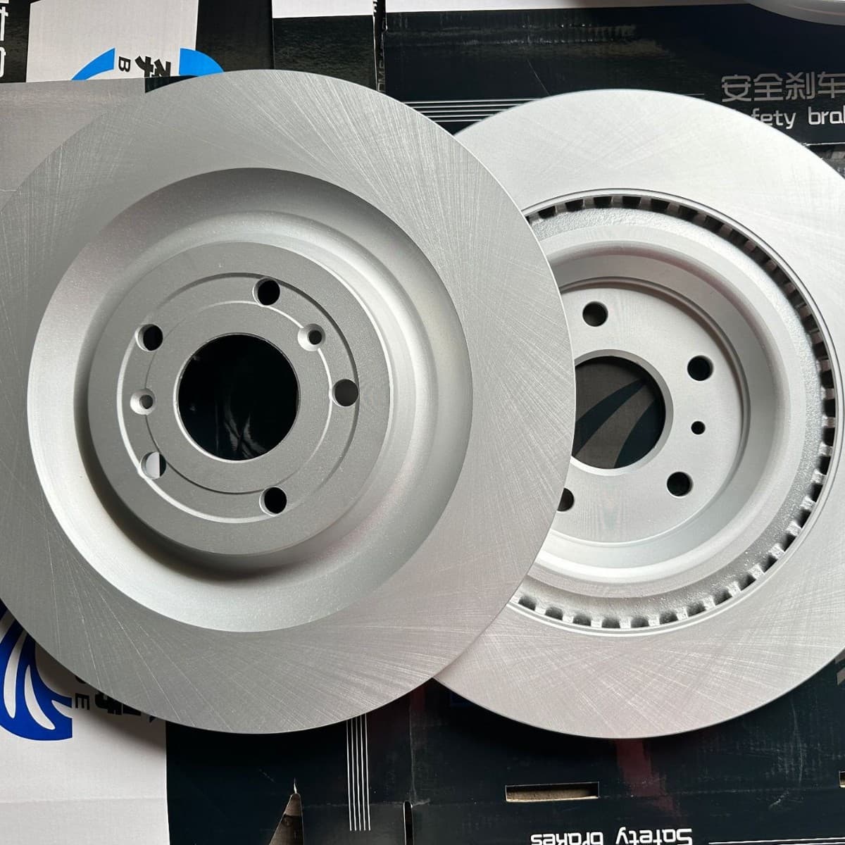 Factory wholesale for AITO M5/M8/M9 rear disc car brake disc, front disc parts modification, high-temperature resistant.